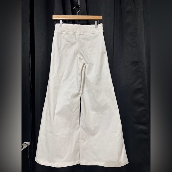 FRAME White Flare Jeans - Picture 8 of 8